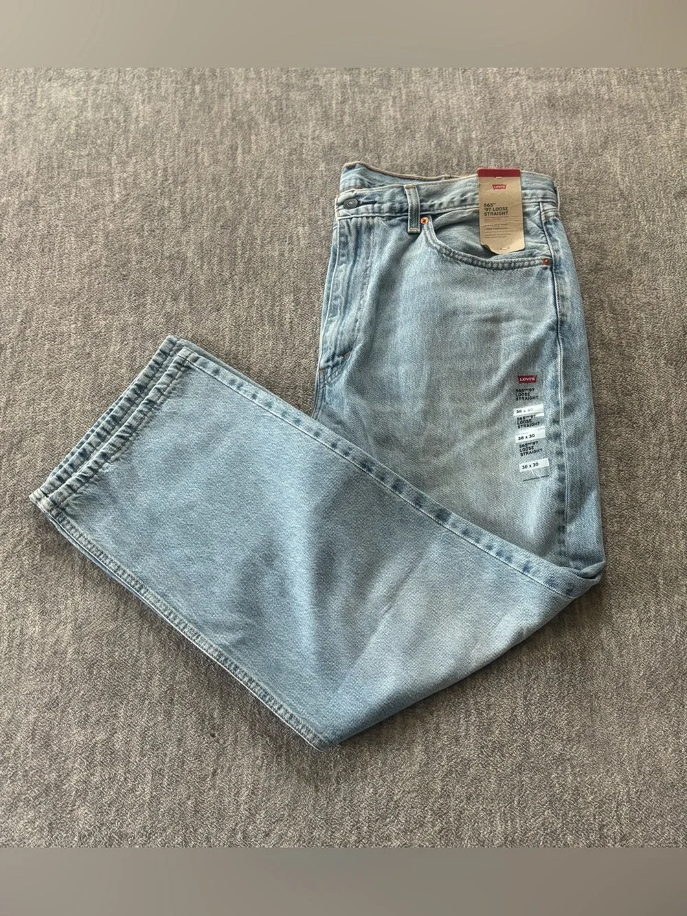 NWT Men's Levi's 565 Loose Straight Jeans 38X30
